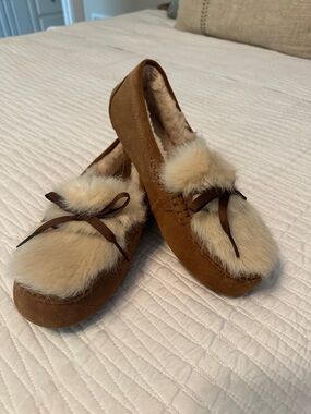 Women's Tan Suede Fur-Trim Moccasin Slippers
